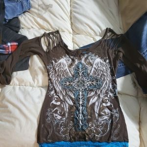 Super cute long sleeve cross shirt